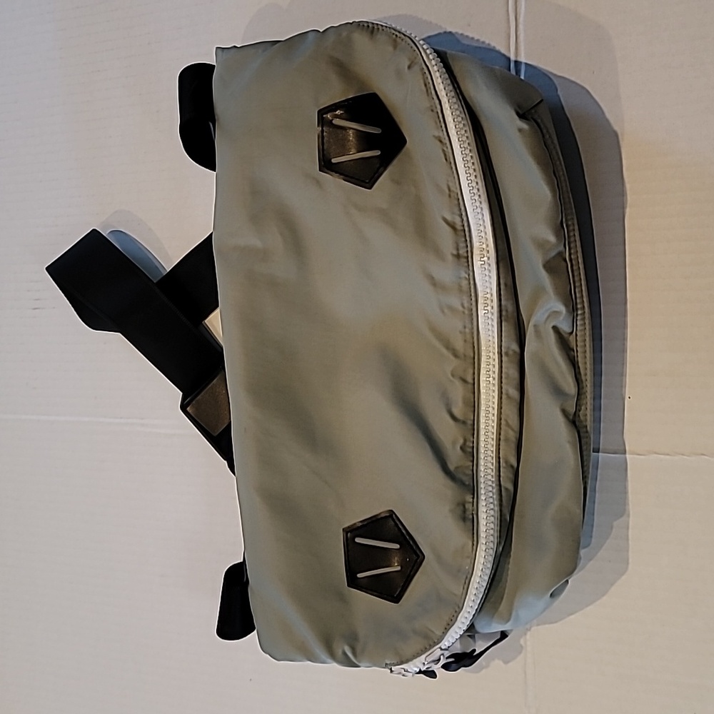 Nylon Messenger Bag - GRAY